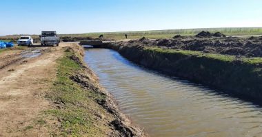 Stire din Social : S-a făcut curățenie pe cursul de apă Nuntași. „Gunoaiele nu trebuie să ajungă în lac”