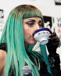 Stire din Monden : Ceașcă de ceai folosită de Lady Gaga, vândută cu 38.000 de euro