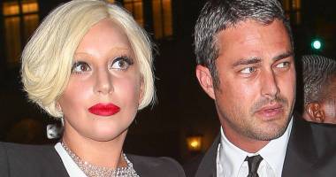 Stire din Monden : Lady Gaga se mărită: "Mi-a dat inima lui și am zis DA"
