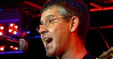 Stire din Cultură-Educație : Eduard Zalle lansează un nou volum de sonete