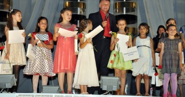 Stire din Cultură-Educație : La Festivalul "Tinere speranțe", se cântă  și muzică ușoară, și populară