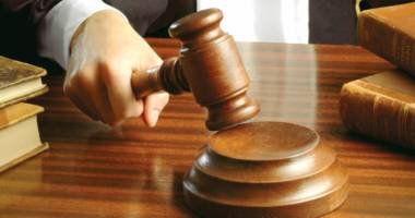 Stire din Eveniment : La închisoare, după ce a bătut un polițist