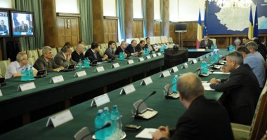Stire din Politică-Administrație : Ponta cere ca la ședințele de Guvern să rămână doar miniștrii