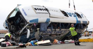 Galerie FOTO și VIDEO. TRAGEDIE NAȚIONALĂ! AUTOCAR ROMÂNESC căzut într-o râpă, în MUNTENEGRU: 19 ROMÂNI AU MURIT! - 6