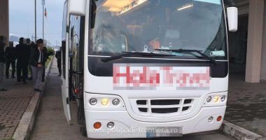 Șase străini, ascunși în podeaua unui autocar! Voiau să intre ilegal în România