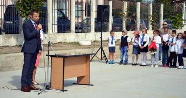 Stire din Politică-Administrație : "La Mangalia, vor fi construite săli de sport pentru două școli"