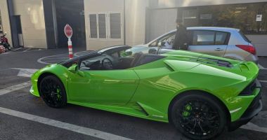 Stire din Actualitate : Ce a pățit un șofer de Lamborghini, nou-nouț, în mijlocul străzii