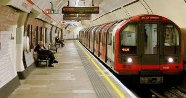 Stire din Actualitate : EVITAȚI CĂLĂTORIILE LA LONDRA! PASAGERI TERORIZAȚI. O STAȚIE DE METROU A FOST EVACUATĂ!