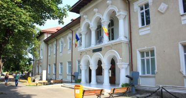 Stire din Cultură-Educație : Paraşutista Smaranda Brăescu, evocată în două cărţi