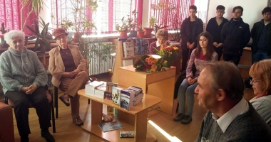 "Sunt un gând într-o zi neumblată". Lansare de carte la Liceul Teoretic "George Călinescu" - 4
