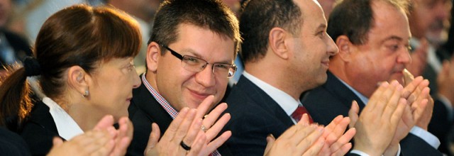 Stire din Politică-Administrație : Alianța România Dreaptă, lansată cu fast la București