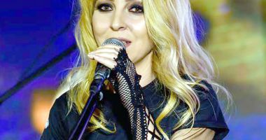 Stire din Cultură-Educație : Lansare de carte la Club "Doors". Amelia Stănescu vă oferă detalii din "culise și galanterii"