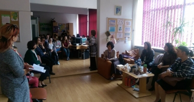 Stire din Cultură-Educație : "Grădina japoneză". Prof. Marina Cușa, de la Liceul "George Călinescu" a lansat o nouă carte