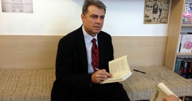 Stire din Cultură-Educație : Lansare de carte Adrian Cioroianu