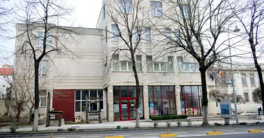 Stire din Cultură-Educație : Valentin Sgarcea vorbește despre "Teatru... și nu numai"