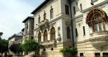Stire din Economie : Cât costă "asedierea" Palatului Cotroceni