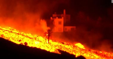 Stire din Actualitate : Vulcanul Cumbre Vieja de pe insula spaniolă La Palma continuă să erupă