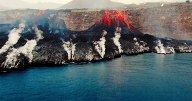 Stire din Actualitate : Traficul aerian în jurul insulei spaniole La Palma, perturbat de erupția vulcanului Cumbre Vieja