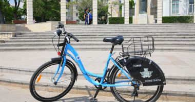 Stire din Social : La plimbare pe două roți! Constănțenii, mari amatori de plimbări gratuite cu bicicleta