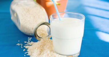 Stire din Sănătate : Încercaţi laptele de orez sau migdale! Este delicios şi sănătos