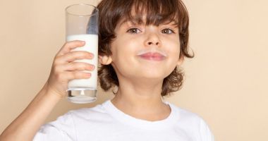Stire din Sănătate : Vrei să consumi mai puține calorii? Alege laptele semidegresat