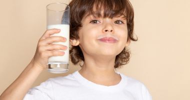 Stire din Sănătate : Laptele semi-degresat are mult mai puține calorii decât cel integral