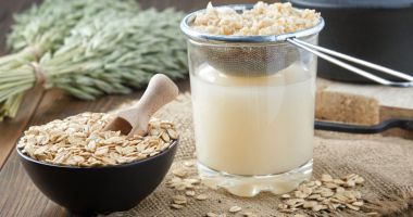 Stire din Sănătate : Laptele de ovăz conține multe proteine, fibre, vitamine și minerale