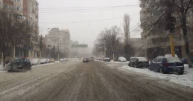 GALERIE FOTO. IARNA ȘI-A INTRAT ÎN DREPTURI! SE CIRCULĂ JALNIC PE STRĂZILE DIN CONSTANȚA - 2