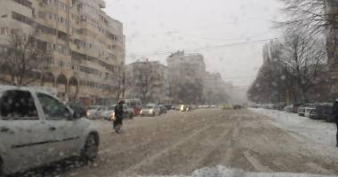 GALERIE FOTO. IARNA ȘI-A INTRAT ÎN DREPTURI! SE CIRCULĂ JALNIC PE STRĂZILE DIN CONSTANȚA - 4