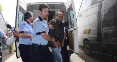 Stire din Eveniment : "Fiica mea a fost împușcată în cap de asasini kurzi!"