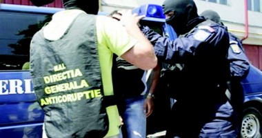 Stire din Eveniment : Ofițer de poliție judiciară trimis în judecată pentru luare de mită