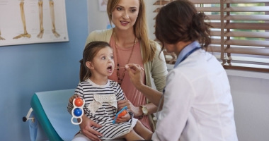 Stire din Sănătate : Atenție! Laringita nu poate fi tratată la domiciliu în primele 24 de ore