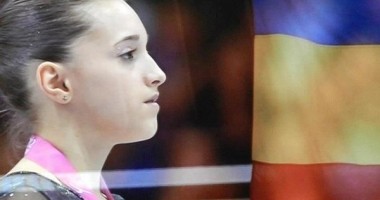 Stire din Sport : Gimnastică / Larisa Iordache și Sandra Izbașa, calificate în trei finale la CM de la Antwerp