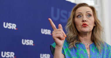 Stire din Politică-Administrație : Decorarea judecătorilor CCR reprezintă un act de sfidare, consideră Elena Lasconi