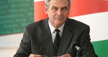 Stire din Politică-Administrație : Consiliul de Onoare al Ordinului 'Steaua României' a decis retragerea distincției acordată lui Laszlo Tokes