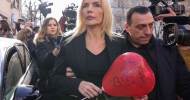 Stire din Actualitate : Primul mesaj al Laurei Vicol, după eliberarea din arest: „Sunt vie,sănătoasă şi cu nişte răni mari în suflet”