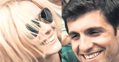 Stire din Monden : Laura Cosoi: "Sunt îndrăgostită  până peste cap de Cosmin"