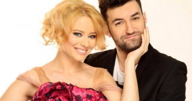 Stire din Monden : Laura Cosoi îl caută pe Smiley. Ce pretext are blonda