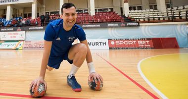 Stire din Sport : Laurențiu Toma, felicitat de colegi