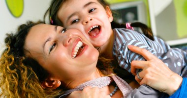 Stire din Diverse : E bine sau rău să-ți lauzi copilul?