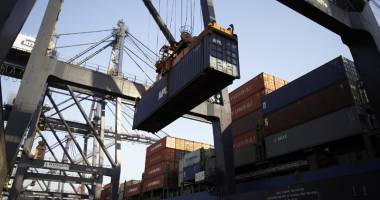Stire din Eveniment : La "vânătoare" de evazioniști, prin porturile maritime