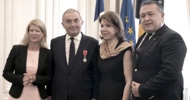 Stire din Economie : Lazăr Comănescu, decorat cu Legiunea de Onoare în grad de Ofițer