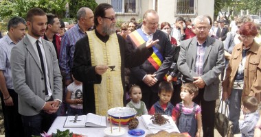 Stire din Politică-Administrație : Primarul Cristian Cârjaliu a inaugurat o grădiniță în localitatea Lazu