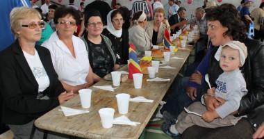 Dublă sărbătoare pentru localnicii satului Lazu - 5