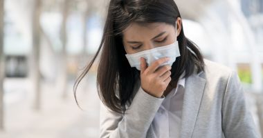 Stire din Sănătate : Leacuri naturiste care vă scapă de tuse