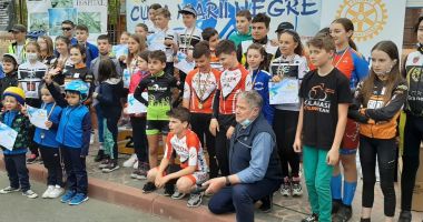Stire din Sport : Le-a fost dor de febra de concurs! Record de participare la Cupa Mării Negre la ciclism
