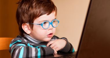 Stire din Cultură-Educație : Spectacol online. "Lebedele" revin la Teatrul "Căluțul de Mare"