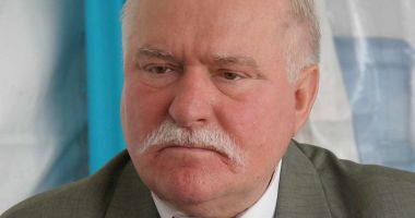 Stire din Actualitate : Lech Walesa se alătură protestatarilor împotriva reformei justiției în Polonia