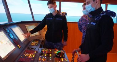 Stire din Cultură-Educație : Lecție practică în simulatorul de navigație, pentru elevii Şcolii Militare de Maiştri