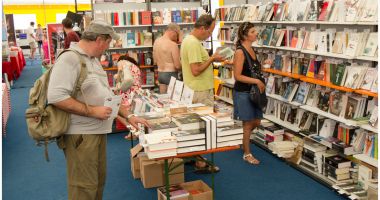 Stire din Cultură-Educație : Lectura adusă pe malul mării în cadrul caravanei Gaudeamus România
